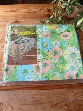 Vintage Flower Power Tablecover